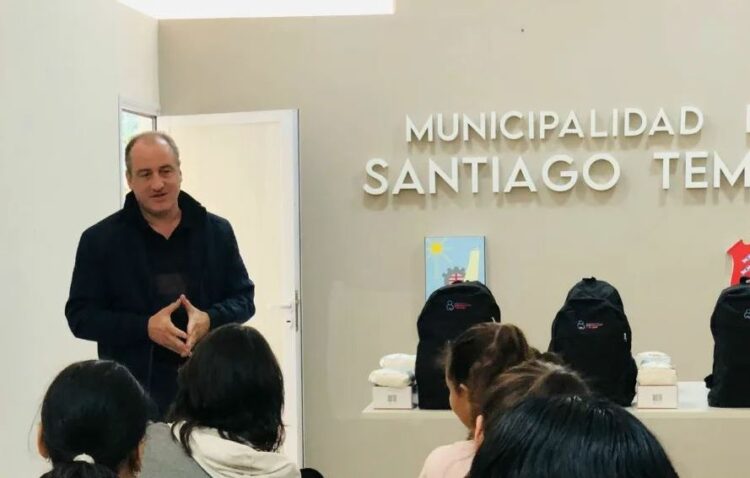 El intendente de Santiago Temple denunció que lo amenazaron para que baje su candidatura