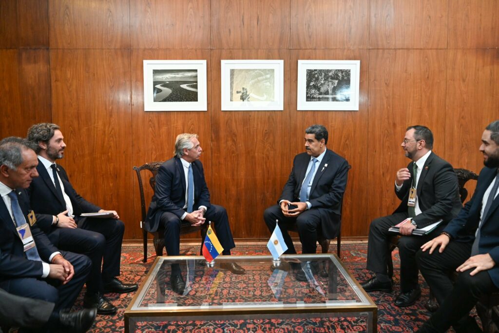 Junto a Lula y Maduro, Fernández celebró el relanzamiento de la Unasur: "Los hermanos sean unidos" Junto a Lula y Maduro, Fernández celebró el relanzamiento de la Unasur: "Los hermanos sean unidos"