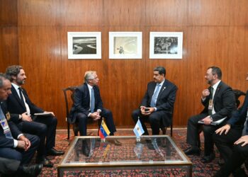 Junto a Lula y Maduro, Fernández celebró el relanzamiento de la Unasur: «Los hermanos sean unidos»