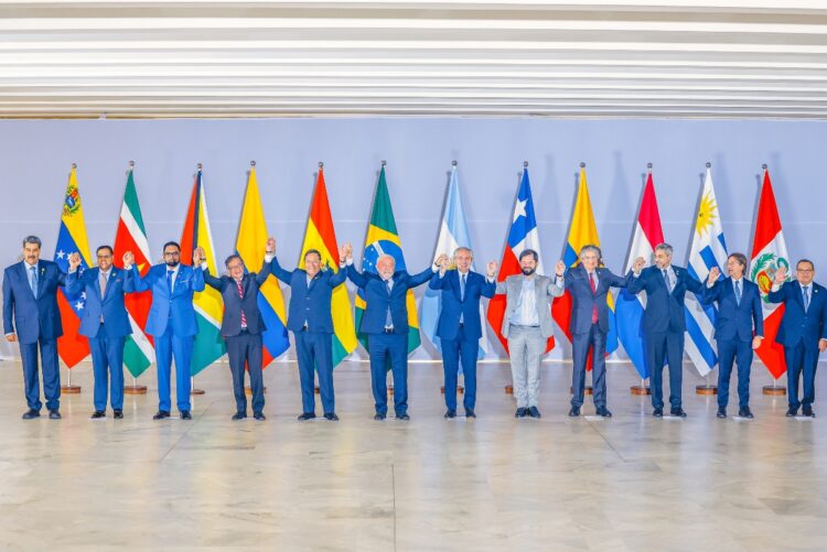Consenso en Brasilia para encontrar una hoja de ruta para la integración