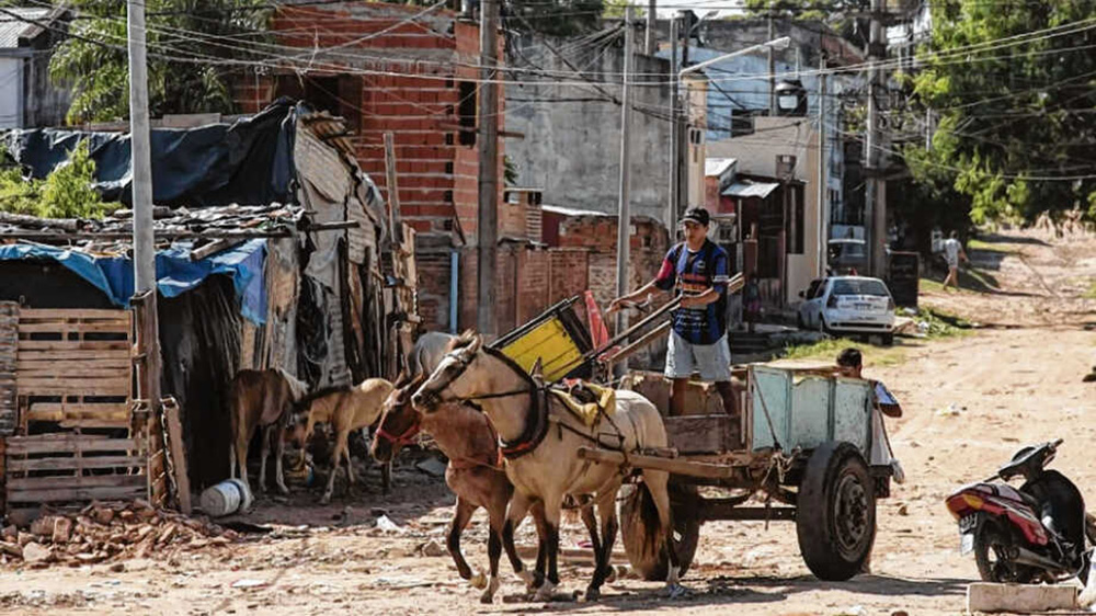 El salario mínimo sigue sin ser suficiente para que un hogar supere el umbral de la indigencia