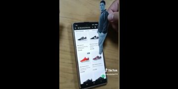 Compartió su truco para saber cómo le quedarían las zapatillas que ve en internet y se volvió viral