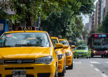 Taxistas se reúnen con el Fiscal General para abordar la inseguridad y las aplicaciones ilegales