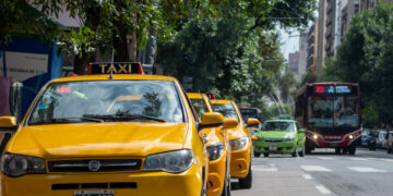 Taxistas se reúnen con el Fiscal General para abordar la inseguridad y las aplicaciones ilegales
