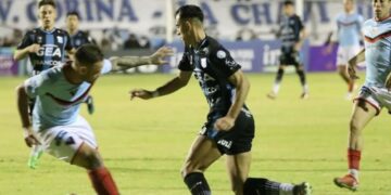 Racing perdió ante Brown y no levanta cabeza en el torneo