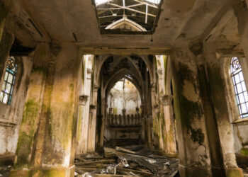 Entró a una iglesia abandonada de Villa Cura Brochero, pero una “señal” lo obligó a escapar