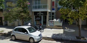 Un ladrón se emborrachó y se quedó dormido dentro de una vinoteca en Alta Córdoba