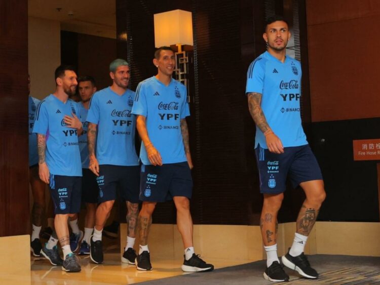 Previo al amistoso con Australia, la Selección realizó su primer entrenamiento en Beijing