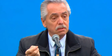 «No nos avergüenza decir que queremos un Estado fuerte», dijo Fernández en la reapertura de una fábrica militar