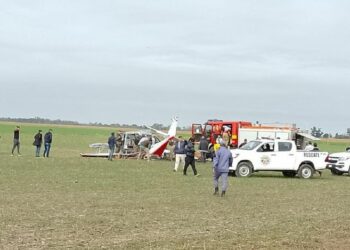 Tragedia en Chaco: cayó una avioneta durante una exhibición y murieron dos personas