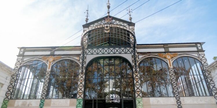 El Centro Cultural General Paz renueva su imagen con vidrios laminados de alta calidad