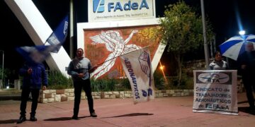 Los empleados de Fadea se manifestaron en la entrada de la fábrica exigiendo mejoras salariales