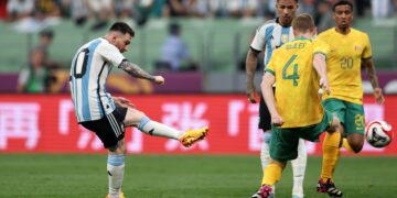 Con un Messi imparable, Argentina le ganó por 2 a 0 a Australia