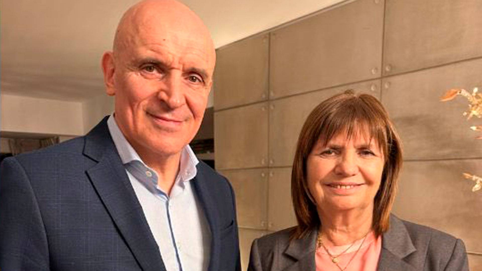 Espert se unió oficialmente a Juntos por el Cambio y lo anuncia posando con Bullrich y Larreta Espert se unió oficialmente a Juntos por el Cambio y lo anuncia posando con Bullrich y Larreta