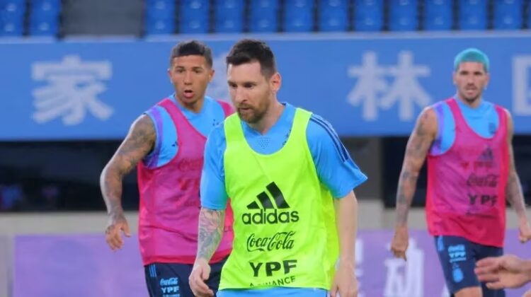 Con un cordobés en duda, la Selección se entrenó previo al partido contra Australia