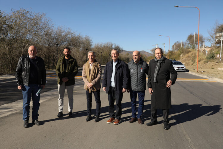 Schiaretti supervisó la pavimentación de la Costanera Interbalnearia en Carlos Paz