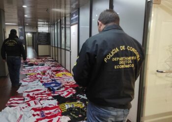 Capturaron a un hincha de Instituto tras extorsionar a un coleccionista de camisetas del club