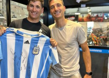 Scaloni estuvo en Córdoba y no con traje de entrenador, a qué vino