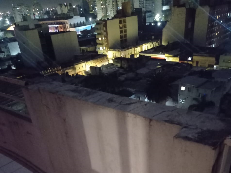 Investigan la muerte de un joven que cayó desde un décimo piso en un edificio ubicado frente a la Plaza Colón