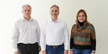 A horas de la elección provincial, Llaryora sumó a otro dirigente de Juntos por el Cambio a Hacemos Unidos por Córdoba