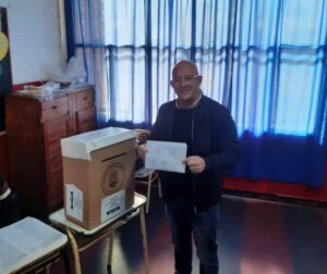 Los principales candidatos emitieron su voto antes del mediodía