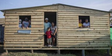Techo lanzó una convocatoria para sumar a 1.200 jóvenes que quieran ayudar al mejoramiento de viviendas en barrios populares