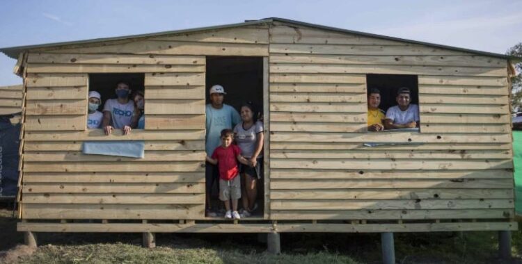 Techo lanzó una convocatoria para sumar a 1.200 jóvenes que quieran ayudar al mejoramiento de viviendas en barrios populares