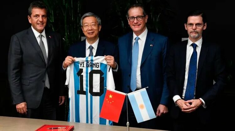 Argentina extendió el acuerdo de intercambio de monedas con China