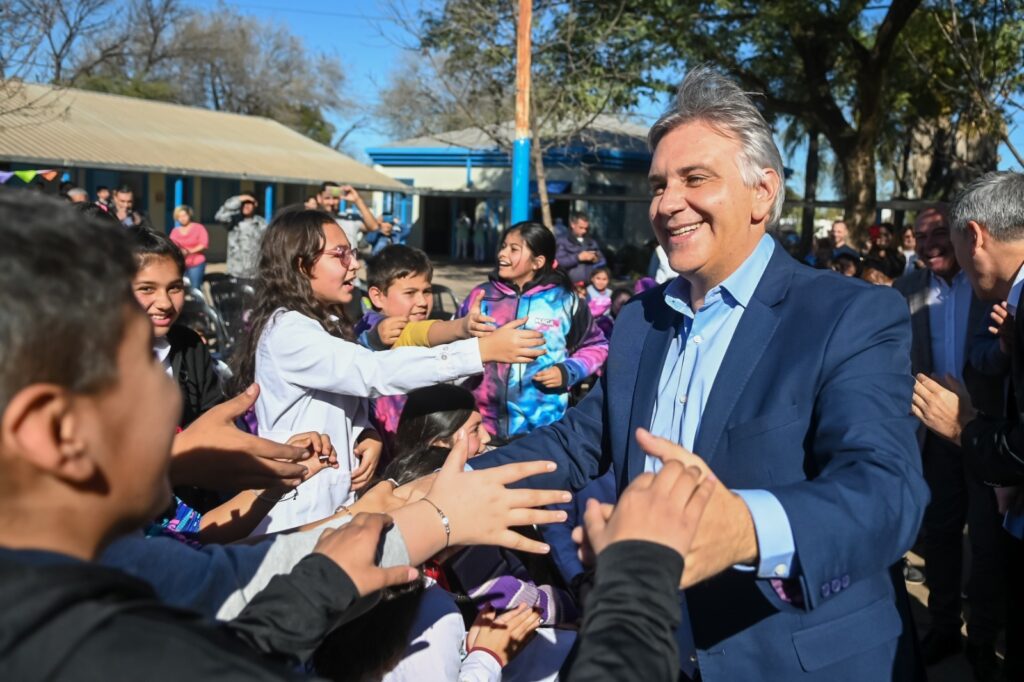 Llaryora le respondió a Juez: "Nunca reconoce cuando pierde"