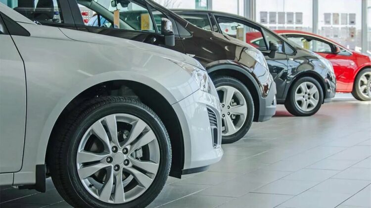 Fijan un acuerdo con automotrices para congelar los precios en algunos modelos, mientras otros suben