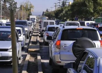 Cómo es el plan de Llaryora para mejorar la fluidez del tránsito en una avenida sensible de la zona noroeste