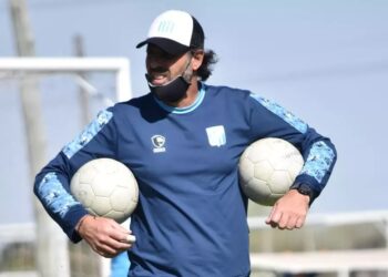 Racing sufre otra derrota y «Chiquito» Bossio renuncia como entrenador