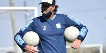 Racing sufre otra derrota y «Chiquito» Bossio renuncia como entrenador