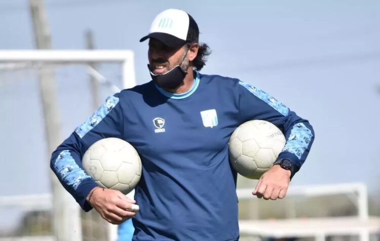 Racing sufre otra derrota y "Chiquito" Bossio renuncia como entrenador