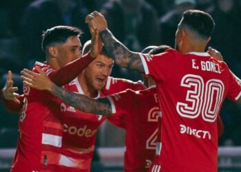 River goleó a Banfield y se aleja en la cima del campeonato