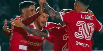 River goleó a Banfield y se aleja en la cima del campeonato