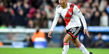 River venció a The Strongest y se clasificó a octavos de final