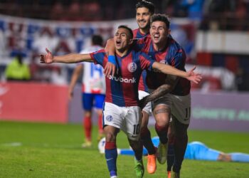 San Lorenzo goleó y se clasificó