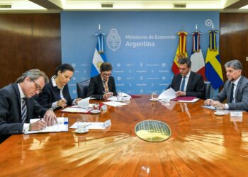 Massa firmó acuerdos con el Club de París para el refinanciamiento de la deuda