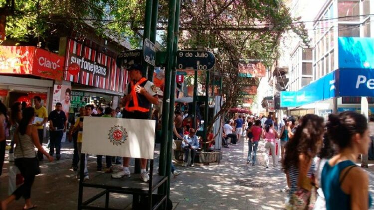 Comercios de Córdoba definen la modalidad para los feriados de junio y lanzan ofertas por el Día del Padre