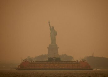 La costa este de EE.UU. es azotada por cenizas