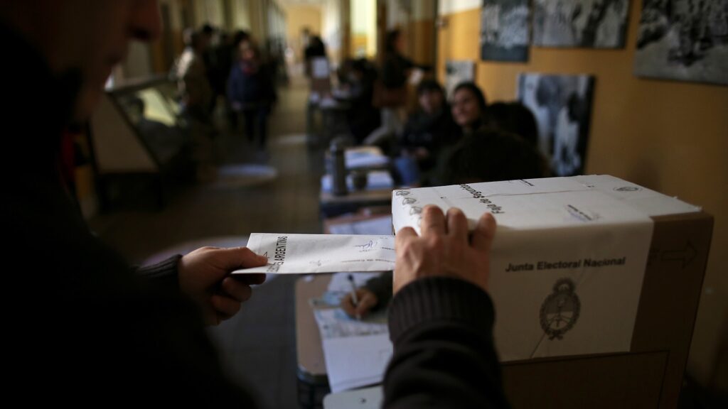 Este sábado comienza la prohibición de publicar encuestas o sondeos de opinión de cara a las Paso