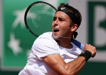 Etcheverry avanza a la tercera etapa de Roland Garros y Cachín fue eliminado