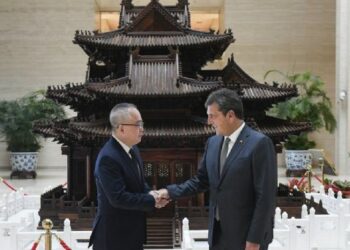 Massa concluyó su visita a China participando en el Foro Empresarial de Inversiones y Turismo