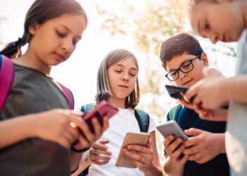 Cómo proteger a las infancias de los desafíos virales peligrosos