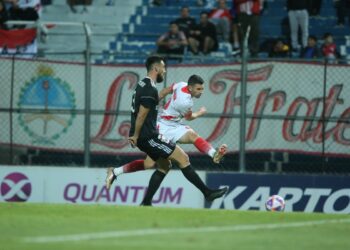 Instituto ganó y pasó de ronda