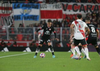 Instituto no aguantó y River se lo dio vuelta en el Monumental