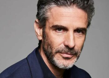 Las imágenes de Leo Sbaraglia personificando a Menem salieron a la luz y el parecido es asombroso