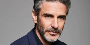 Las imágenes de Leo Sbaraglia personificando a Menem salieron a la luz y el parecido es asombroso