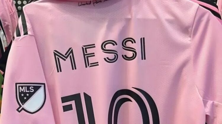 El particular significado del color de la camiseta del nuevo club de Messi